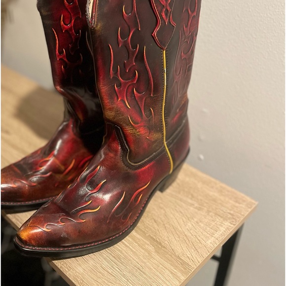 Durand go red flame boots.   Pointed toe - Picture 3 of 7